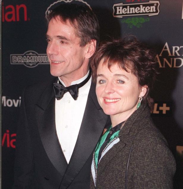 Jeremy Irons und Sinéad Cusack posieren auf einer Veranstaltung.
