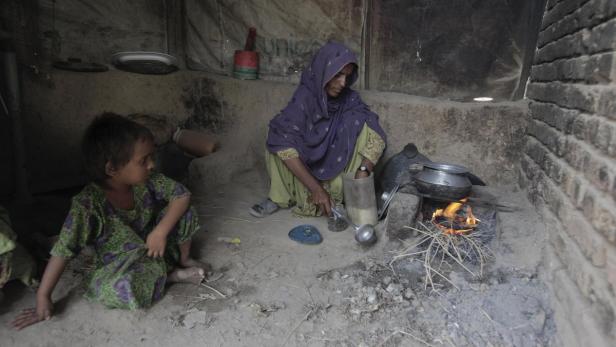 Weniger als zwei Dollar pro Tag verdienen Baumwollerpflückerinnen in Pakistan