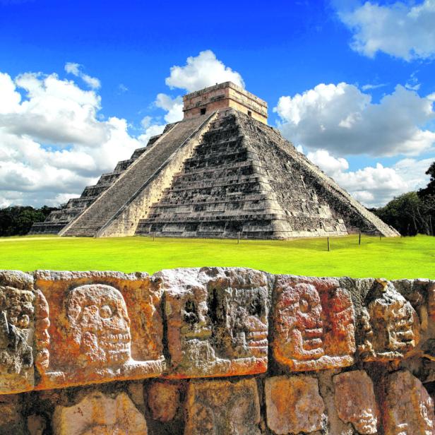 Chichen Itza Tzompantli the Wall of Skulls and Kuk…