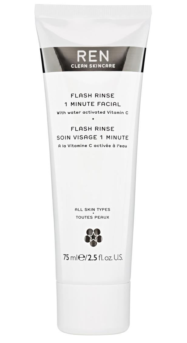 Eine Tube REN Flash Rinse 1 Minute Facial mit wasseraktiviertem Vitamin C.