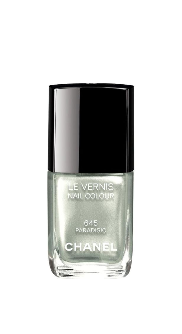 Eine Flasche Chanel Nagellack, Farbe 645 Paradisio.