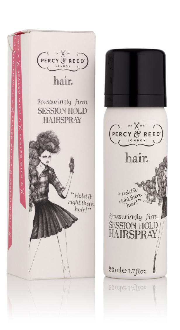 Eine Dose „Reassuringly Firm Session Hold Hairspray“ von Percy & Reed neben der passenden Verpackung.