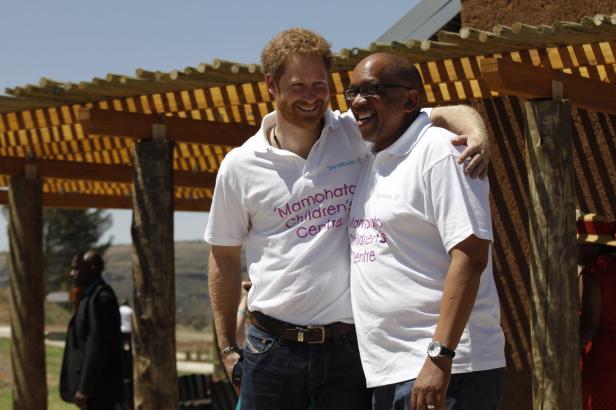 In Afrika: Prinz Harry zeigt ein Herz für Kinder