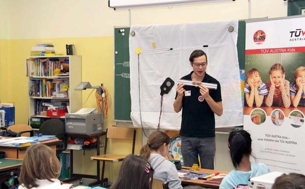 Kids bauen Stromprüfgerät