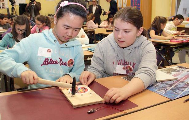 Kids bauen Stromprüfgerät