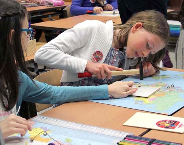Kids bauen Stromprüfgerät