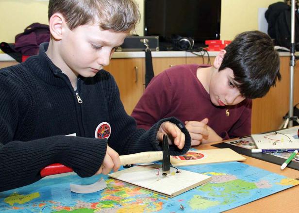 Kids bauen Stromprüfgerät