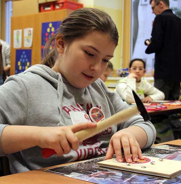 Kids bauen Stromprüfgerät