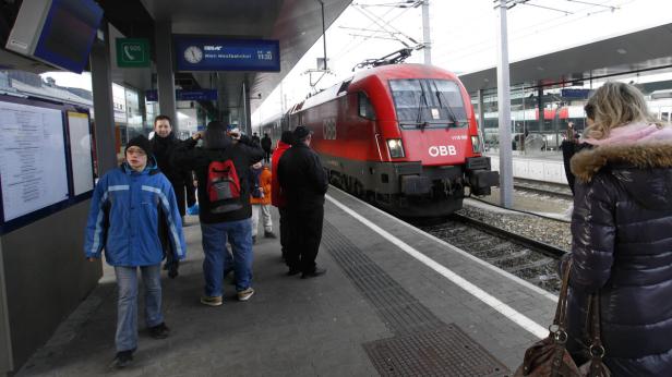 Flüchtlinge: Wieder Fernzüge von Wien nach München