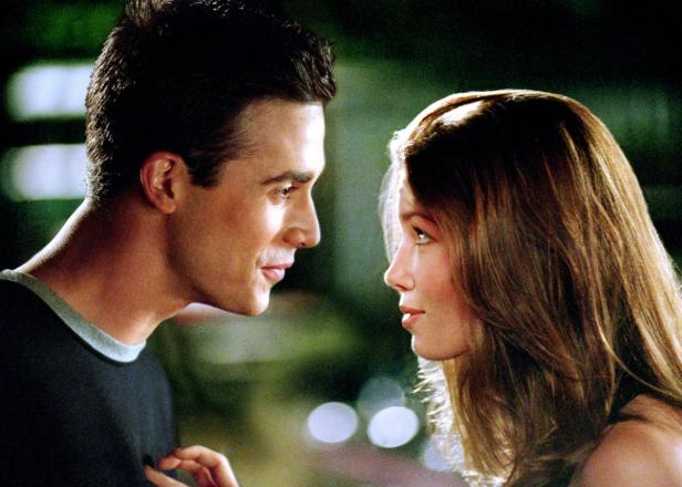 Freddie Prinze Jr. und Jessica Biel in einer Szene aus dem Film „Summer Catch“.