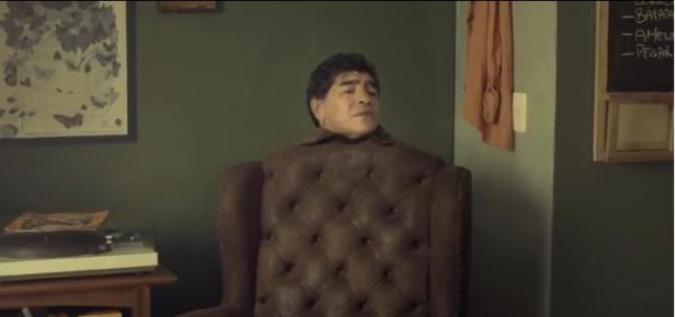 Schuppenkämpfer Ronaldo, Maradona als Sofa
