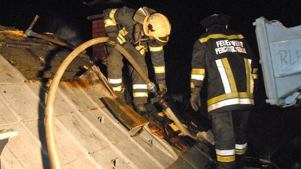 Zwei Brände halten NÖ-Feuerwehren in Atem