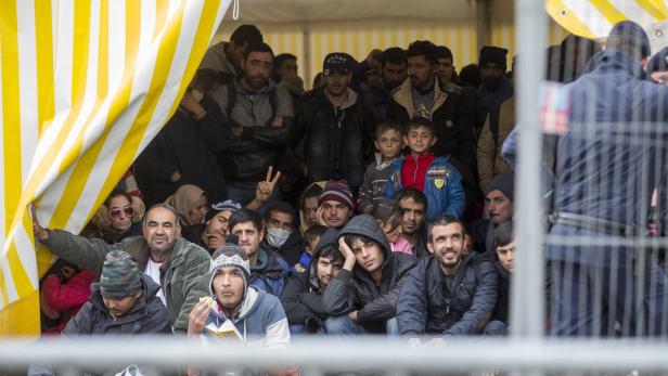 Mehr als 1.500 Flüchtlinge kamen über Nacht in Spielfeld an