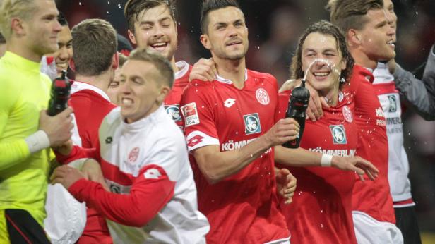 Fuchs glänzte als Vorbereiter, Okotie trauerte nach Hattrick