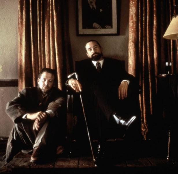 Robert De Niro und Mickey Rourke in einer Szene aus dem Film „Angel Heart“.
