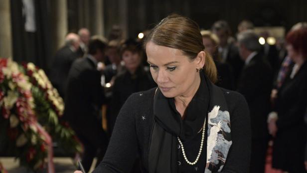 Auch Tochter Jenny Jürgens kam.