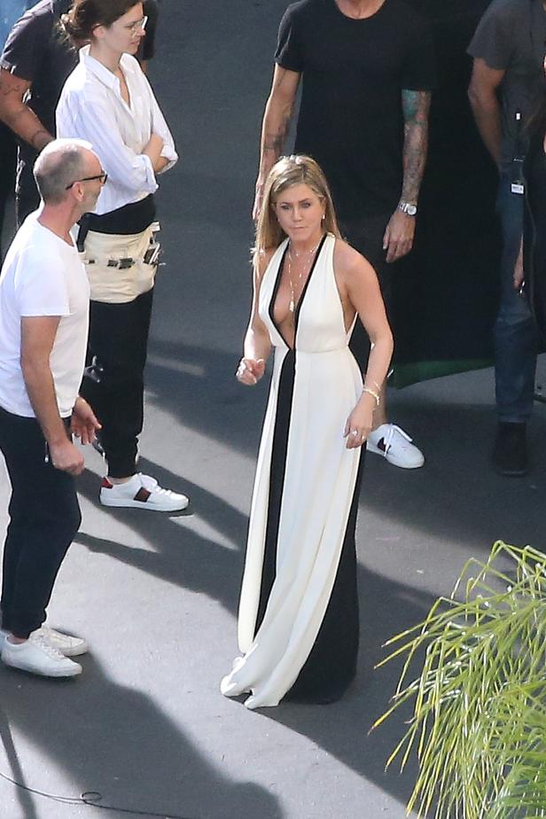 Jennifer Aniston: J.Lo-Moment im weißen Kleid
