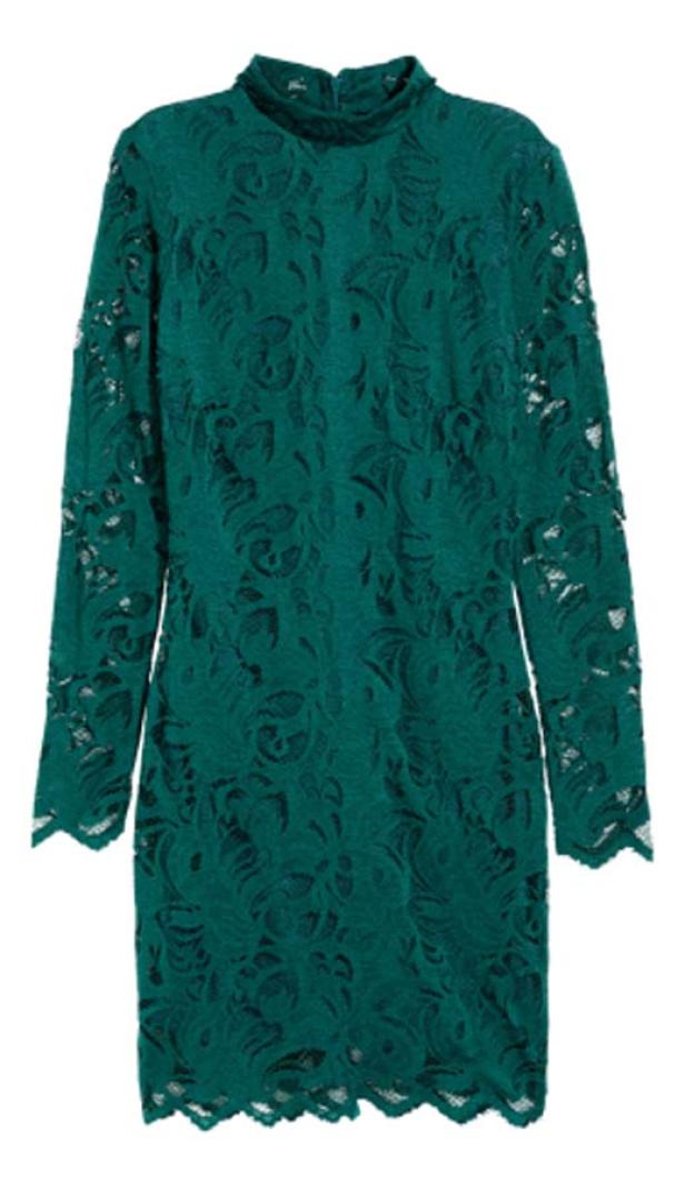 Ein smaragdgrünes, kurzes Spitzenkleid mit langen Ärmeln und Stehkragen.