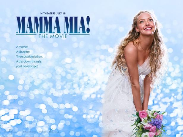 Amanda Seyfried im Brautkleid auf dem Filmplakat zu „Mamma Mia! Der Film“.