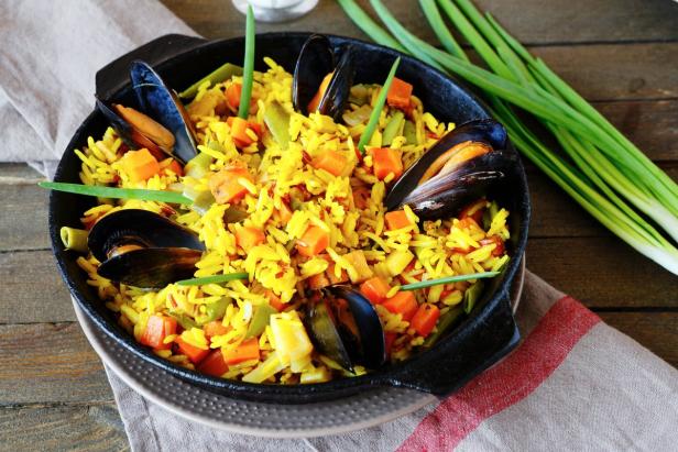 Spanish paella with mussels, food closeup…