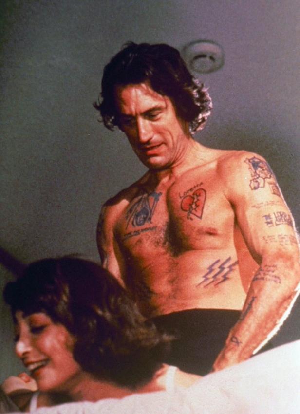 Robert De Niro mit Tätowierungen in einer Szene aus dem Film „Kap der Angst“.