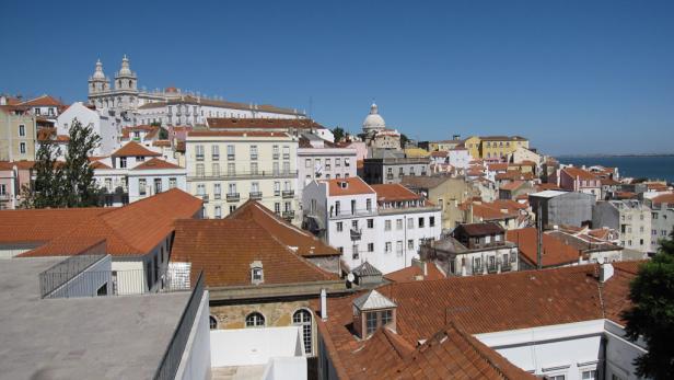 Lissabon: Im 100jährigen Lift hoch hinaus