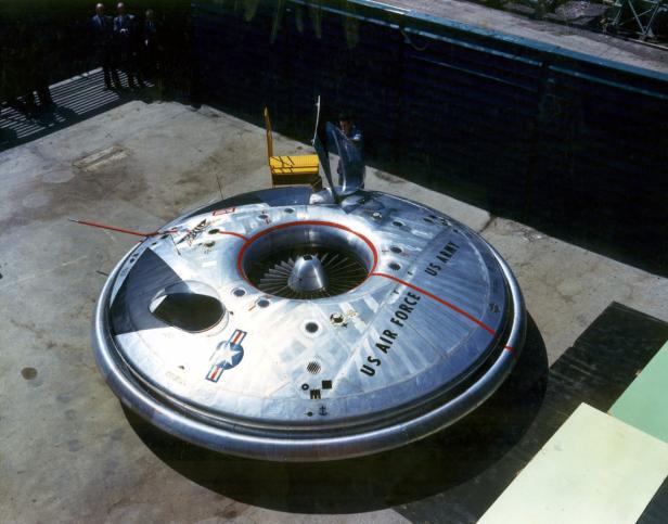 UFOs in der Area 51? Der kanadische Flugzeugbauer AVRO experimentierte in den 50er Jahren im Auftrag der US Air Force mit kreisförmigen Fluggeräten.