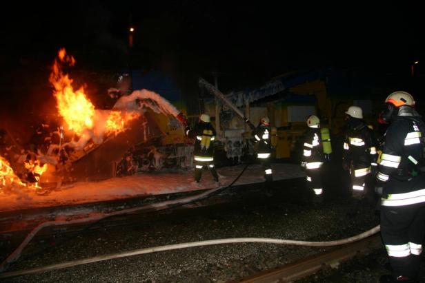 Bilder vom Brand auf der Südbahnstrecke