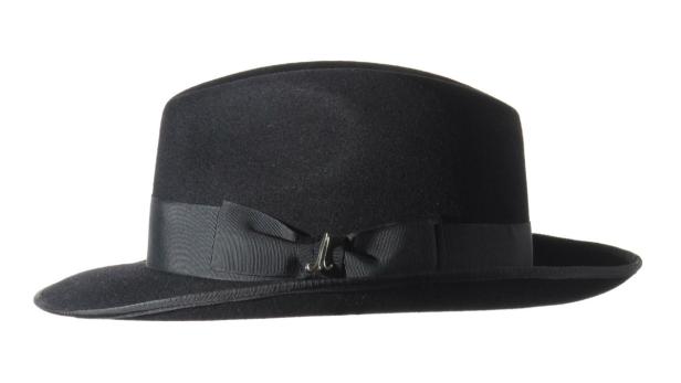 Ein schwarzer Filzhut mit einem schwarzen Hutband.