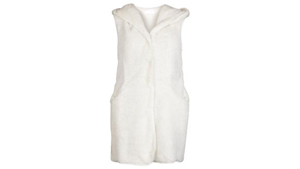 Eine ärmellose, weiße Fleeceweste mit Kapuze und Taschen.