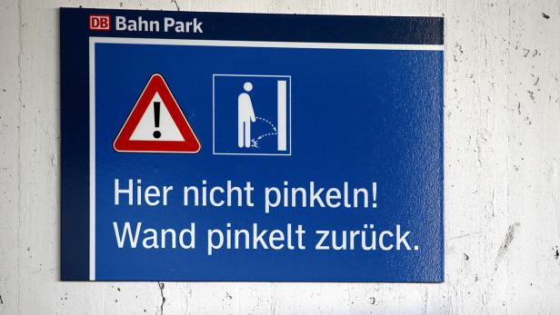 Bahn warnt Wildpinkler - "Wand pinkelt zurück»
