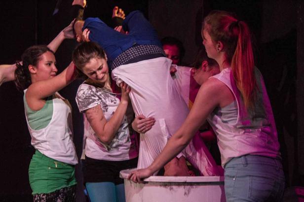 maximal_medial_macht schule theater