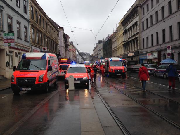 Hauseinsturz in Wien: 19-Jähriger tot, Vermisste geborgen