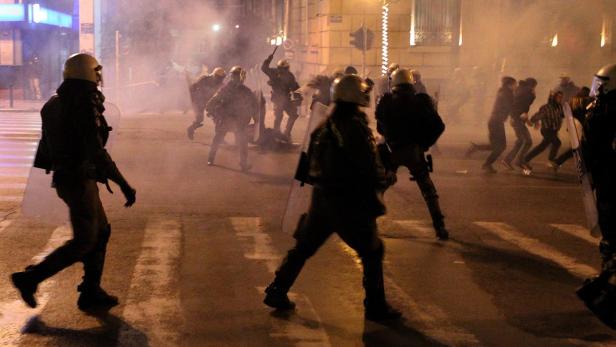 Ausschreitungen bei Gedenken an Polizeiopfer
