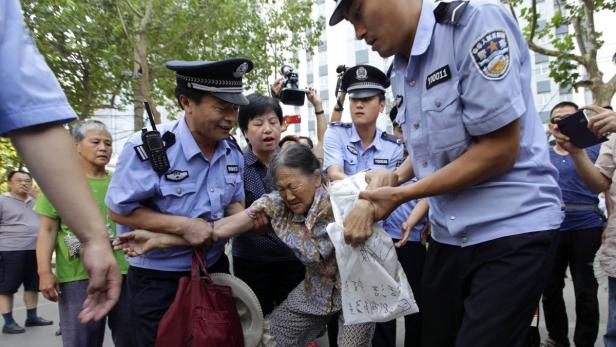 Bo-Xilai-Prozess: Proteste als Begleitmusik