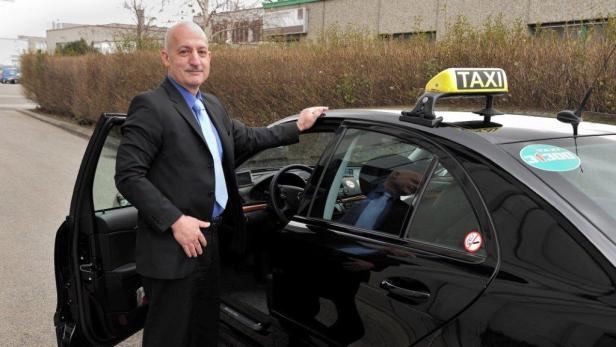 Detektive als kritische Taxi-Fahrgäste