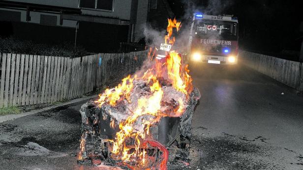 Auto fuhr "lustigen Clown" an – Lenker hatte sich erschrocken