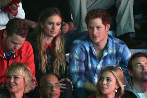 Prinz Harry und Cressida Bonas sitzen im Publikum.
