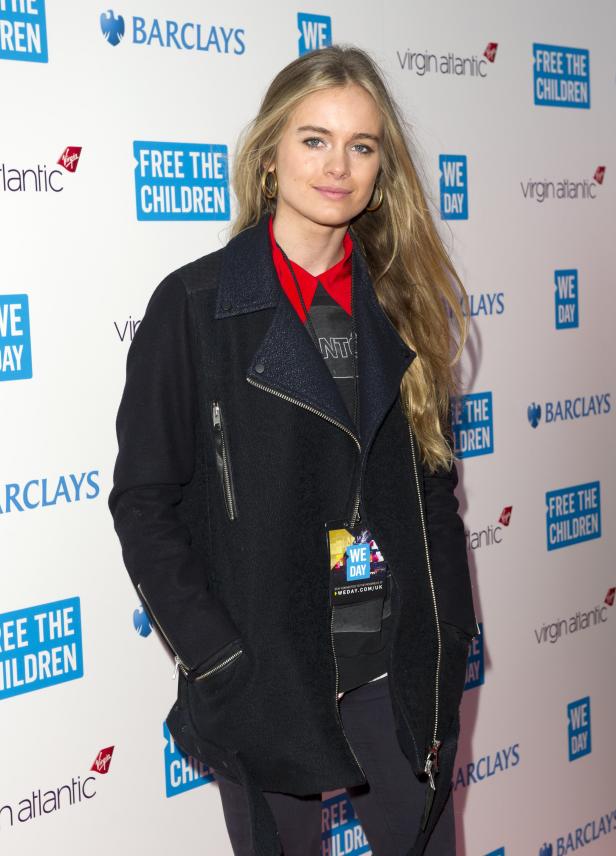 Eine Frau mit blonden Haaren auf einer Veranstaltung von „We Day“.