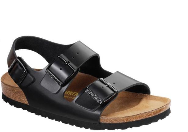 Eine schwarze Birkenstock Sandale mit Riemen und Schnallen.