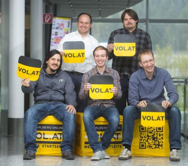 Gerold Riedmann (Russmedia Digital-CEO; links hinten) und sein Mobile-Strategy-Team. (c: vol.at)