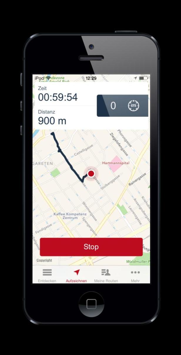 (bilder alle c: porsche ag) Ein Smartphone zeigt eine Tracking-App mit einer gelaufenen Strecke von 900 Metern in Wien.