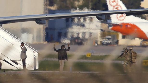 Two hijackers of a Libyan Afriqiyah Airways Airbus Malta: Passagiere frei - Entführung endet unblutig