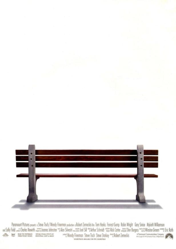 Ein Filmposter mit einer Parkbank vor einem weißen Hintergrund.