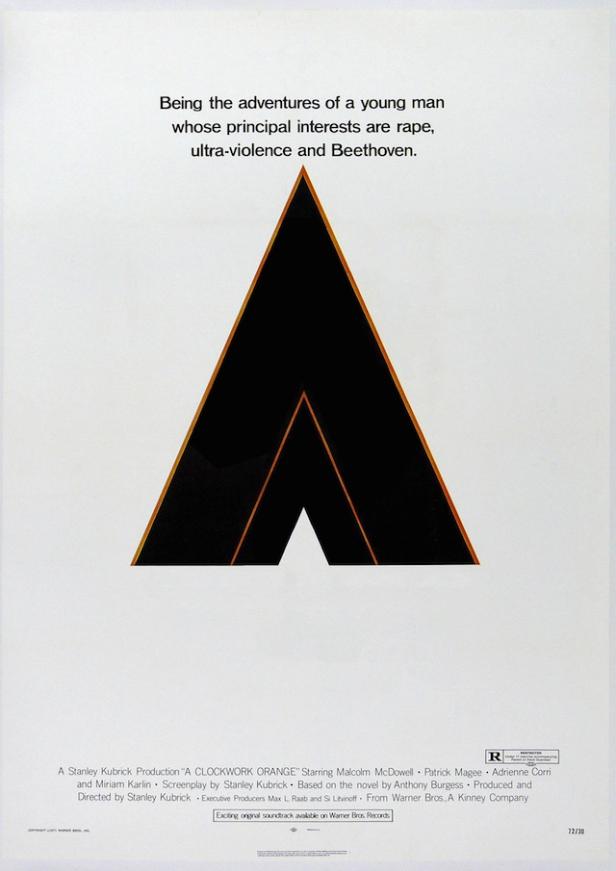 Das Filmplakat für „Uhrwerk Orange“ zeigt eine stilisierte, dreieckige Figur.