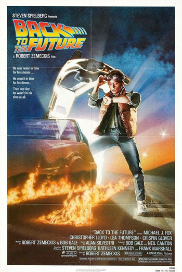 Das Filmplakat für „Zurück in die Zukunft“ mit Michael J. Fox und einem brennenden DeLorean.