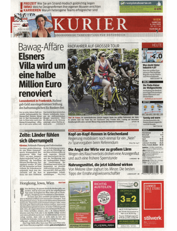 Radfahrer nehmen an einer Etappe der Tour de France teil.