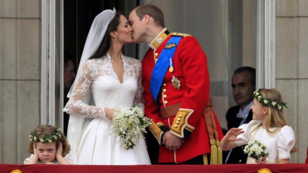 Kate und William mit Baby George und Hund