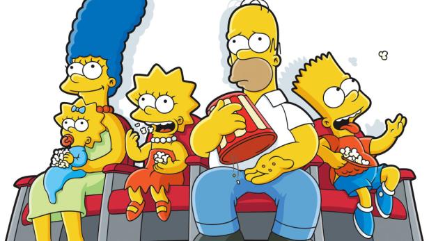 Die Simpsons sitzen im Kino und essen Popcorn.