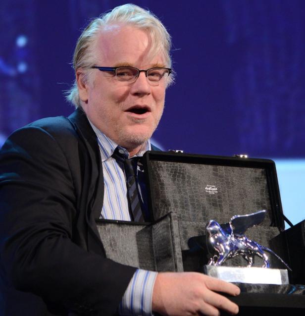Philip Seymour Hoffman mit dem Silbernen Löwen der Filmfestspiele von Venedig.